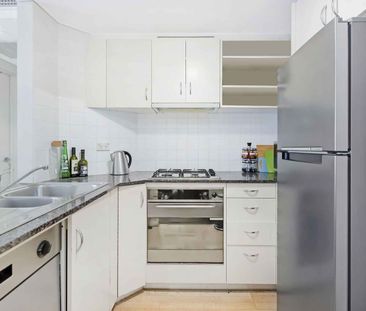 Contemporary One Bedroom Apartment in the 'Madison' Complex - Photo 5