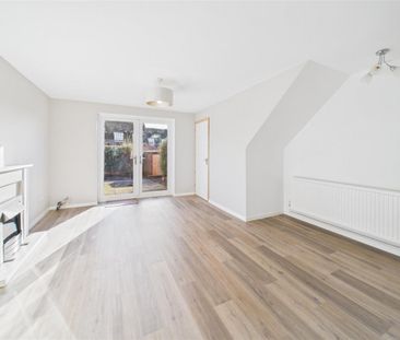 2 bedroom Terraced House to rent - Photo 2