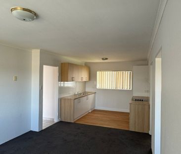 Refurbished Two Bedroom Top Floor Unit - Photo 3