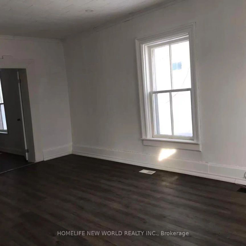 162 DUNDAS STREET E - Photo 1