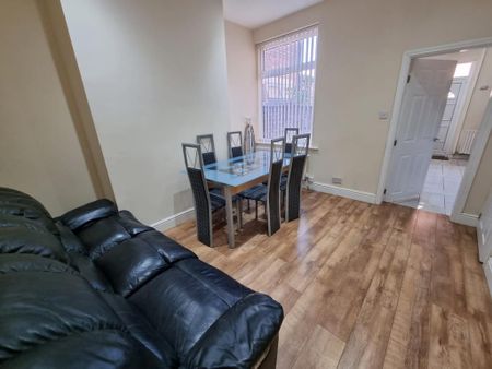 4 bedroom terraced house to rent - Photo 4