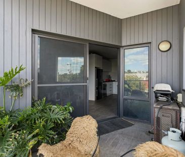 Modern Unfurnished Townhouse in Prime West Perth Location - Photo 3