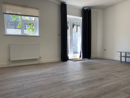 2 Bed Flat, Talgarth Road, W14 - Photo 3