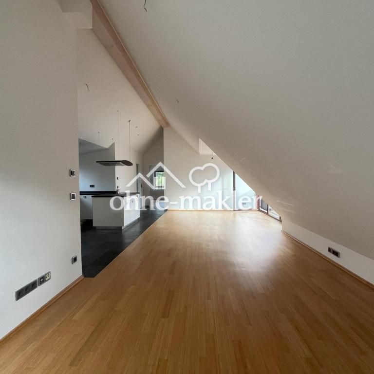 Lichtdurchflutete 3 Zimmer Dachgeschosswohnung Inmitten von München-Waldtrudering - Photo 1