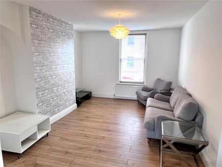 2 bedroom apartment to rent - Photo 3