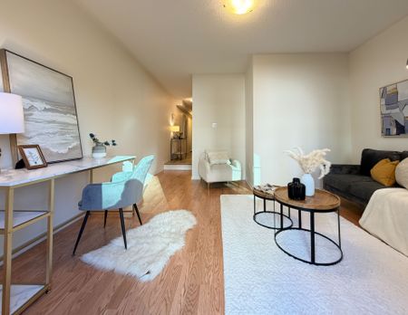 For Lease - 284 Church Street, Richmond Hill, Ontario - Photo 2