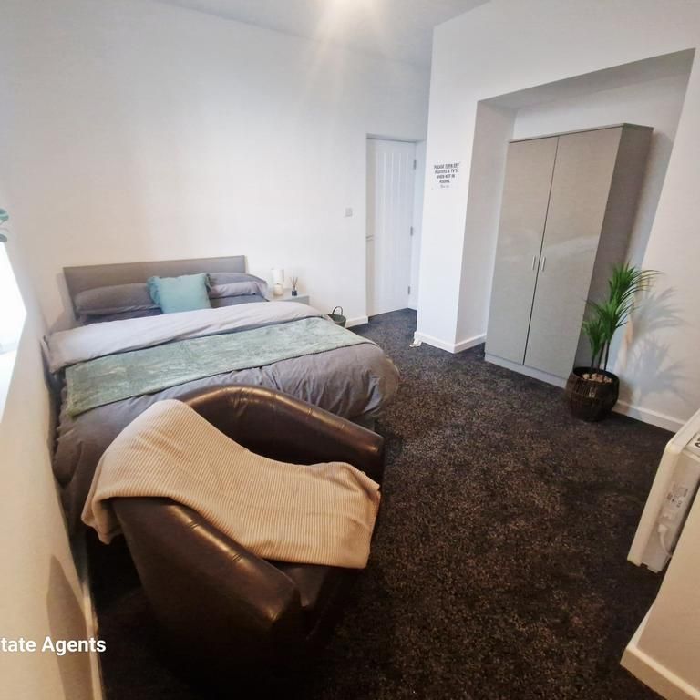 1 bedroom in a house share to rent - Photo 1