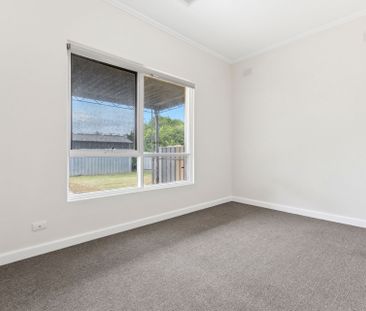 Spacious family home in a quiet street - Photo 5