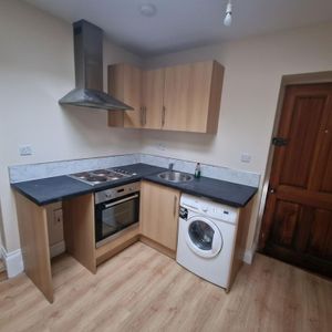 1 bedroom flat to rent - Photo 2