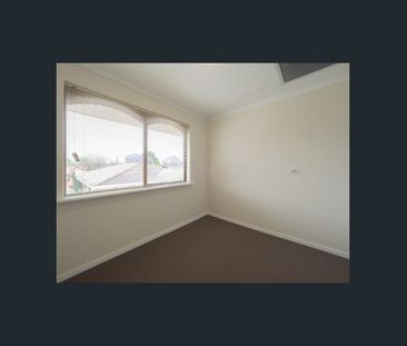 Beautifully Presented 3x1 - Photo 3