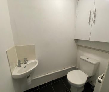 2 bedroom end of terrace house to rent - Photo 1