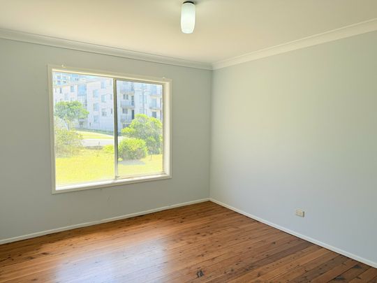 3 Bedroom House in the Heart of The Entrance - Photo 1