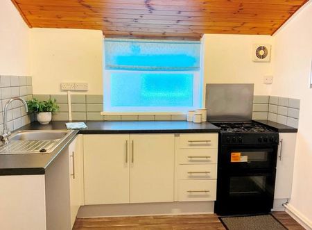 3 bedroom terraced house to rent - Photo 4