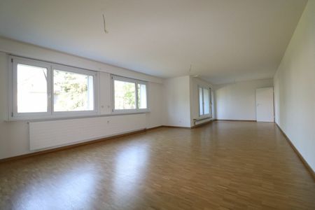 Am Lindenplatz - frisch renovierte, grosszügige 4-Zimmer-Wohnung im 1.OG - Photo 2