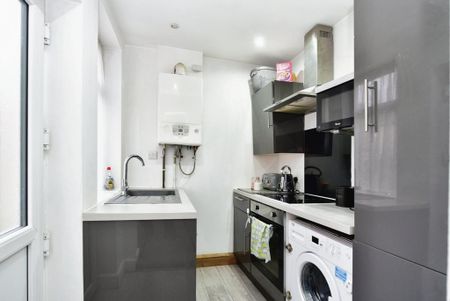 3 bedroom terraced house to rent - Photo 4