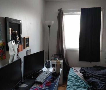 Apartment 4 1/2 / 1 chambre a louer - Photo 2