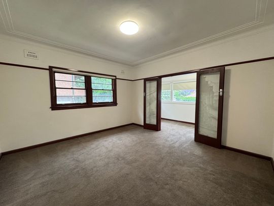 Family Home Offering Space, Comfort & Modern Living - Photo 1