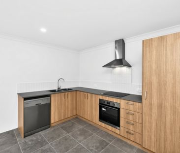 Gorgeous new home with Park view - Photo 6