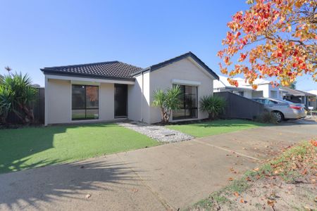 Charming Home in Baldivis - Photo 2