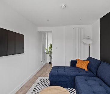 1 bedroom in a house share to rent - Photo 2