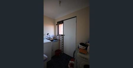 DUPLEX IN CONVENIENT LOCATION ! - Photo 2