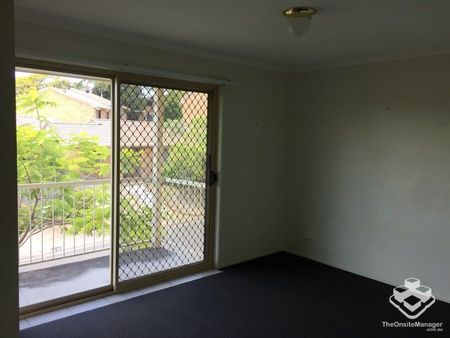 THREE BEDROOMS TOWNHOUSE WITH NEW AIR CONDITION - Photo 2