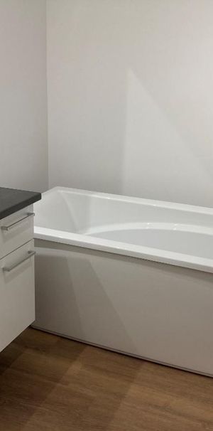 5 1/2 à louer avec espace bureau - Photo 1