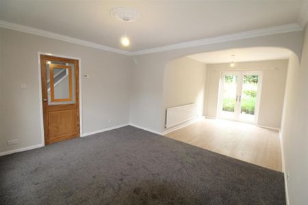 3 bedroom end of terrace house to rent - Photo 3