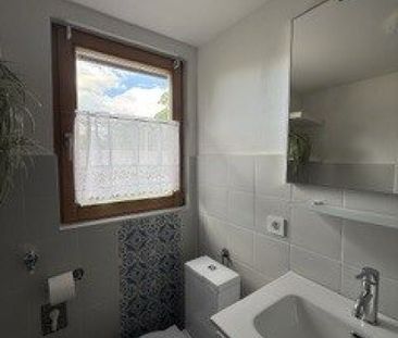 Sehr charmante, lichtdurchflutete 2-Zi-Wohnung: Schlafzimmer, Küche... - Foto 1