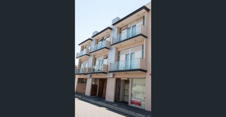 CBD SHARE ACCOMODATION - GET IN QUICK! NON-STUDENTS MAY APPLY! FEMALE ONLY APARTMENT AVAILABLE!! - Photo 3