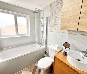 Seaview Drive, Great Wakering, Southend-on-sea, Essex, SS3 - Photo 4