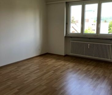 "Charmante 3.5-Zimmerwohnung an zentraler Lage" - Photo 1