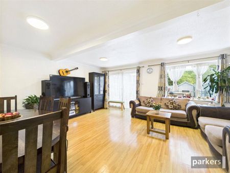 4 bedroom terraced house to rent - Photo 2