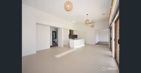 Spacious Family Living in the Heart of Eastwood - Photo 3