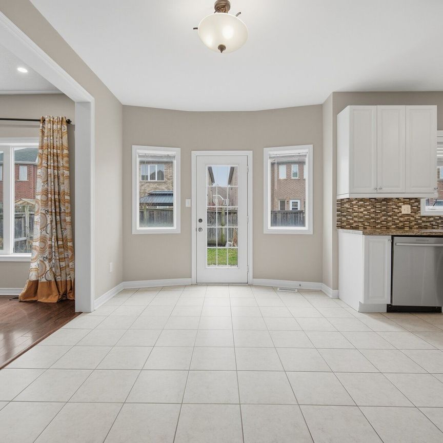 For Lease - 5384 Valhalla (Main and second floor) Crescent, Mississauga, Ontario - Photo 1