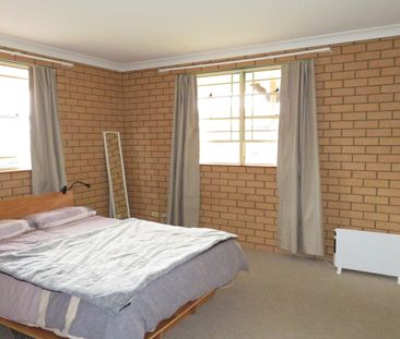 SPACIOUS FOUR BEDROOM HOME, CLOSE TO THE CBD! - Photo 4