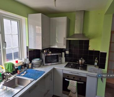 1 bedroom in a house share to rent - Photo 2