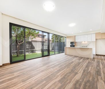 Modern Low‑Maintenance Townhouse in Prime Kellyville Location - Photo 4