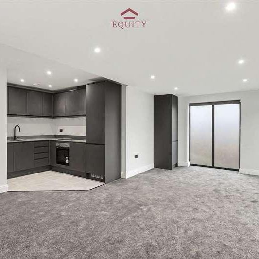 Bullsmoor Lane, Enfield, EN3 - Photo 1