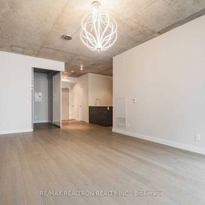 111 Bathurst St High ceilings parking included! - Photo 2