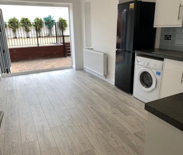1 Bed Flat, Farley Hill, LU1 - Photo 4