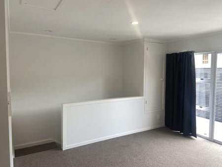 Very Tidy Great location - Photo 3