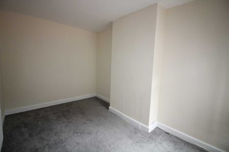 3 bed End of Terrace House - Photo 4