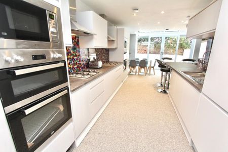 1 bedroom in a house share to rent - Photo 2