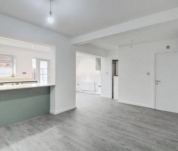 3 bedroom semi-detached house to rent - Photo 2