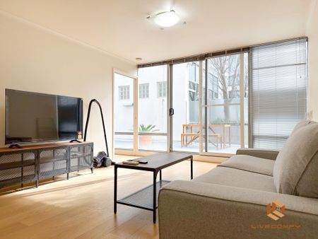 West Melbourne - Photo 2