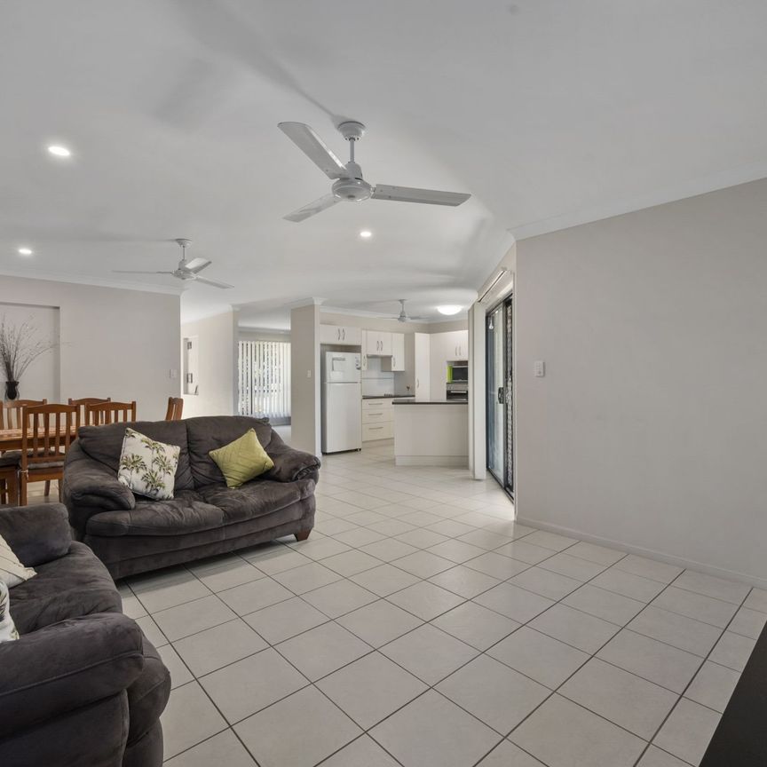 11 Strathburn Street, Mount Louisa - Photo 1