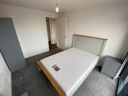 2 bedroom penthouse to rent - Photo 3