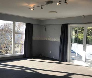 NEAT AND TIDY THREE BEDROOM: situated above a little one bedroom - Photo 5