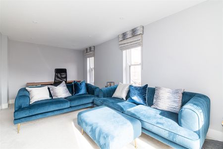 West Avenue, Gosforth, Newcastle Upon Tyne - Photo 4